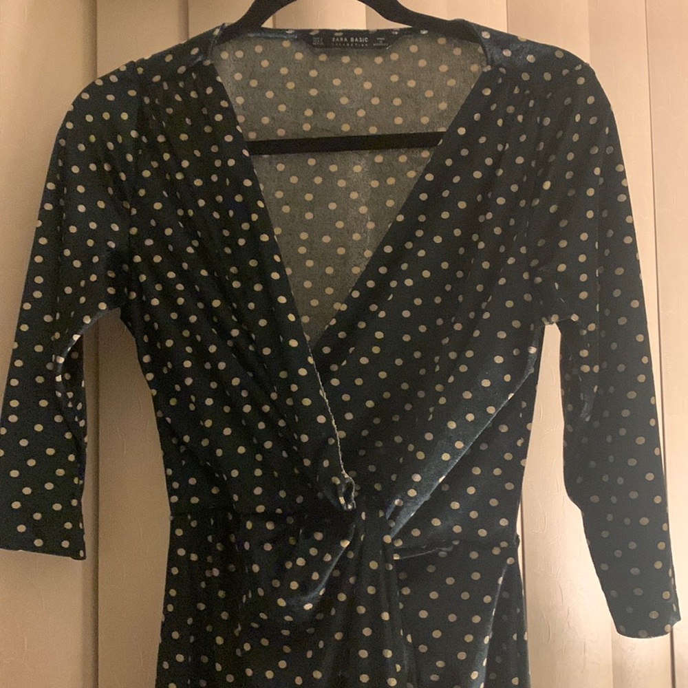 Polka dot knee length dress in great condition